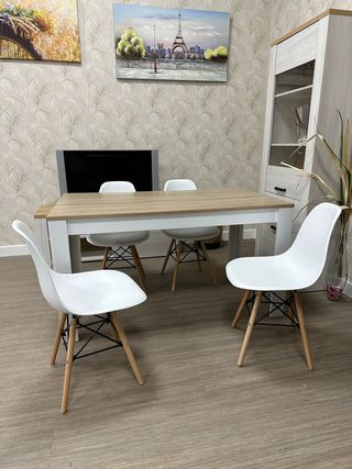 Comedor moderno con 4 sillas