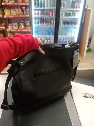 Bolso negro de piel