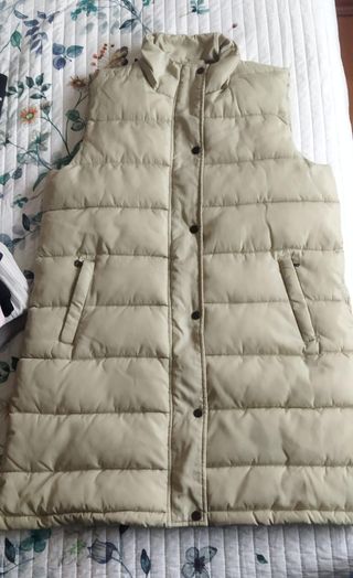 Chaleco largo acolchado beige