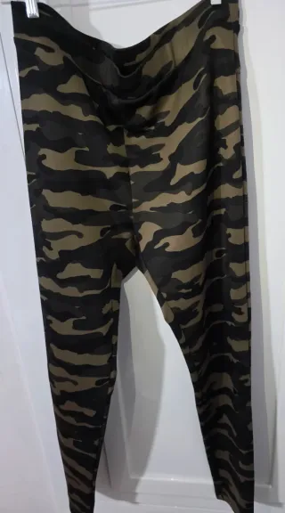 Leggings Bershka camuflaje