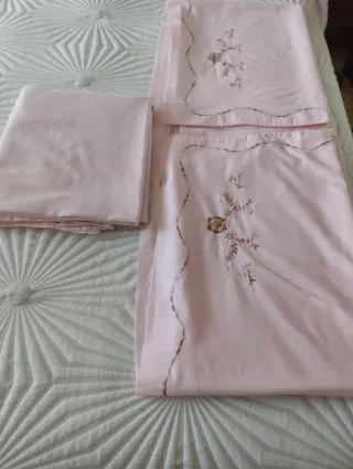 Juego de sábanas bordado