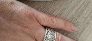 Anillo de plata con diseño calado