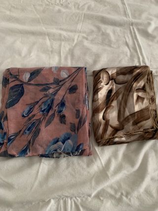 Sciarpe con stampa floreale e astratta