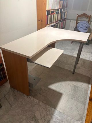 Mesa de estudio/oficina angular beige y madera
