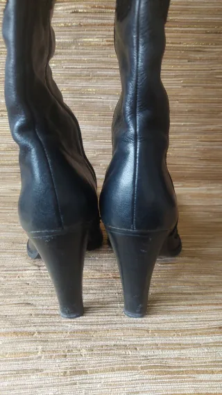 Botas altas de tacón negras con pedrería