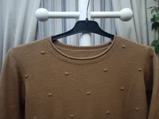 Jersey punto beige con topos