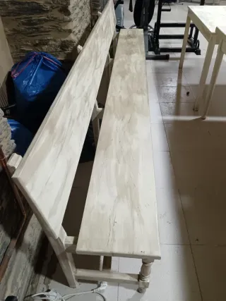 Mesa de comedor de madera estilo rústico