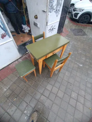Mesa y 2 Sillas e taburete Comedor abatible