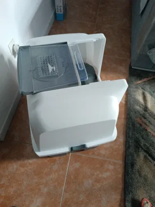 Arenero para gatos semi-automático