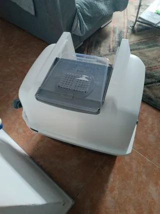 Arenero para gatos semi-automático