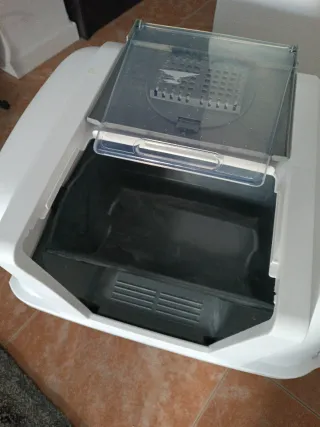 Arenero para gatos semi-automático