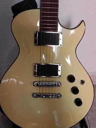 Guitarra Eléctrica Color Crema brillante