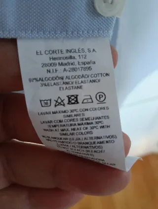 Camisa azul Corte Inglés también como uniforme col
