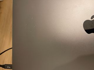 MacBook Pro 2019 i7 16GB RAM 512GB SSD + Caricatore