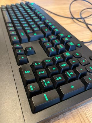 Pack Teclado Logitech + Ratón Corsair Negro