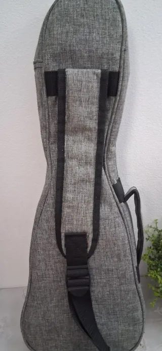 Ukelele CASCHA de madera