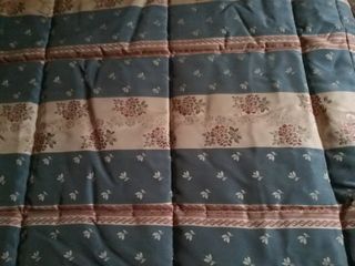 Edredón cama 135 cm fino y cortinas.