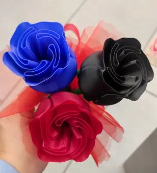 Rose decorative in PLA (set da 3 pezzi a scelta)