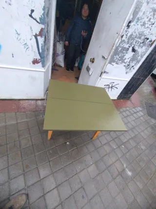 Mesa y 2 Sillas Plegables