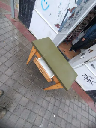 Mesa y 2 Sillas Plegables