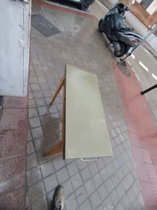 Mesa y 2 Sillas Plegables