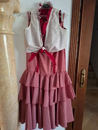 Falda y blusa rociera roja