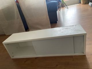 Mueble recibidor blanco y madera