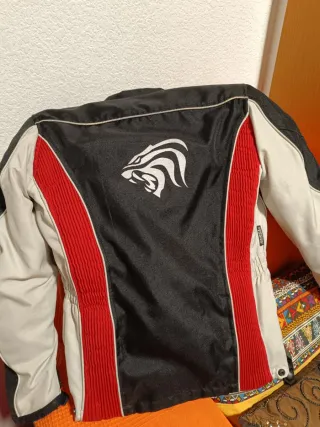 Chaqueta Moto Mujer Negra/Roja marca Reissa.