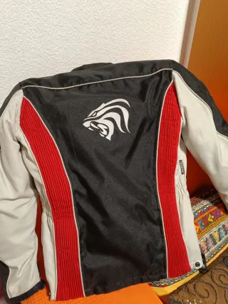 Chaqueta Moto Mujer Negra/Roja marca Reissa.