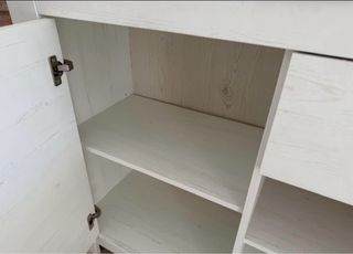 Mueble de salón blanco y gris con cajón