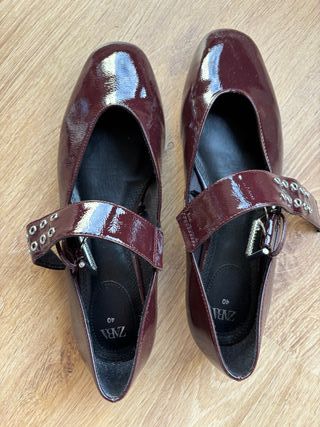 Bailarinas Zara granate charol hebilla