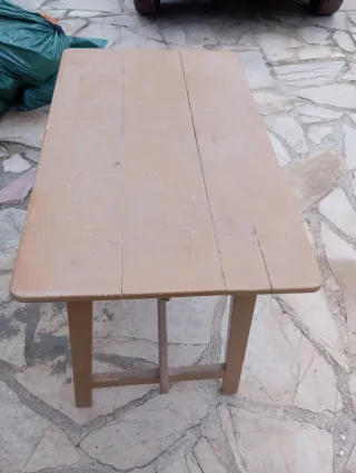 Mesa de cocina antigua de madera