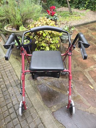 Andador para mayores con asiento