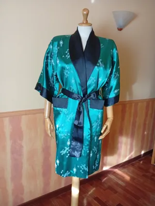 Kimono reversible. Mira fotos y lee descripción.