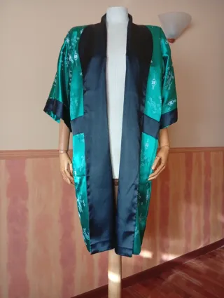 Kimono reversible. Mira fotos y lee descripción.