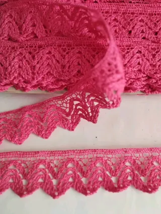 PUNTA DE ENCAJE ROSA FUCSIA