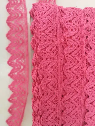 PUNTA DE ENCAJE ROSA FUCSIA