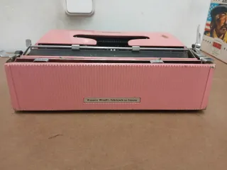 Máquina de escribir Olivetti Pluma 22 Rosa