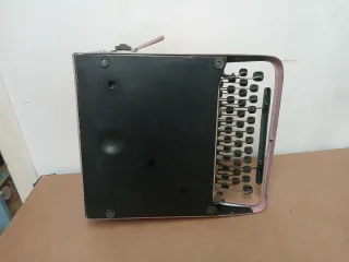 Máquina de escribir Olivetti Pluma 22 Rosa