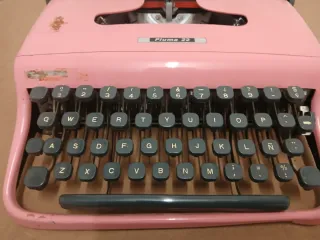 Máquina de escribir Olivetti Pluma 22 Rosa