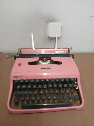 Máquina de escribir Olivetti Pluma 22 Rosa