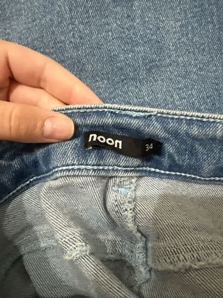 Vaqueros anchos con mariposas