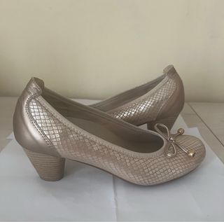 Zapatos Doctor Cutillas Talla 35 Beige/Oro