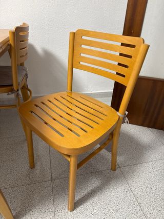 Mesa comedor extensible madera + 4 sillas