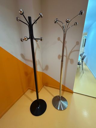 Percheros de pie de metal