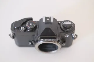Cámara Nikon FE Negra