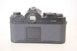 Cámara Nikon FE Negra