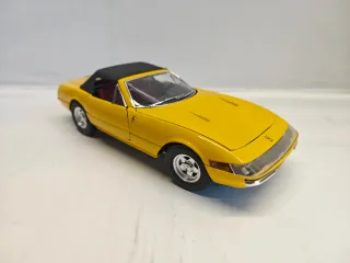 Ferrari 365 GTS-4 Scala 1:18 Solido