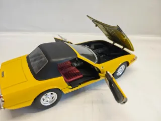 Ferrari 365 GTS-4 Scala 1:18 Solido