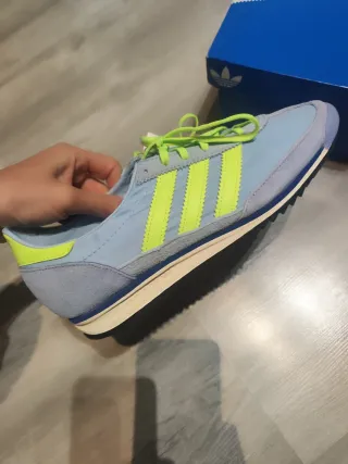 Adidas Talla 40.5 Azul y Verde es talla 40 2/3